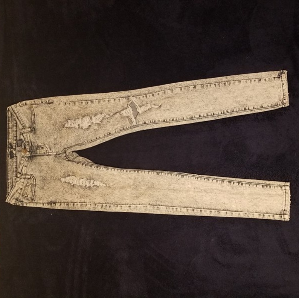 Size 3/4  distressed white washed skinny jeans